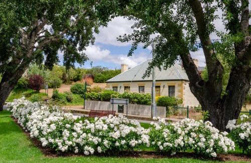 Richmond Appartement | BRIDGE COTTAGES Sargeants & Armoury Cottages 1823 - HISTORY & CHARM