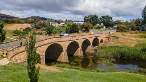 Richmond Appartement | BRIDGE COTTAGES Sargeants & Armoury Cottages 1823 - HISTORY & CHARM