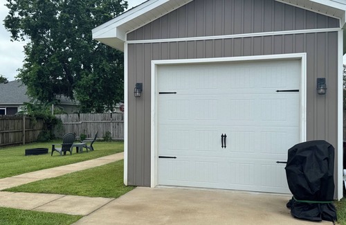 Navarre Maison | Bridge Side Bungalow 1.5mi from Nav Beach and the best restaurants/bars in town