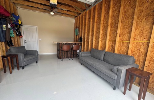 Navarre Maison | Bridge Side Bungalow 1.5mi from Nav Beach and the best restaurants/bars in town