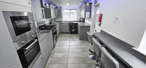 MacMerry Maison | Bridge St 6 Bedroom House - Tranent