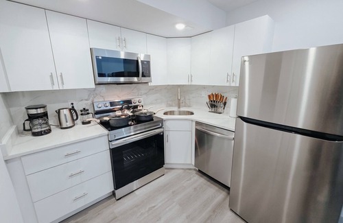 Center City Appartement | Bridge View / 2 King Beds / 75"TV / Rain Shower