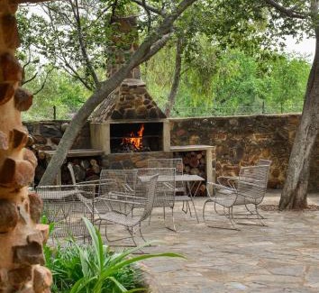 Hekpoort Maison | Bridgewaters Horse Park Poolside Rondawel