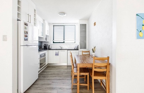 Albert Park Appartement | Bridport Rest A Relaxed Albert Park Abode