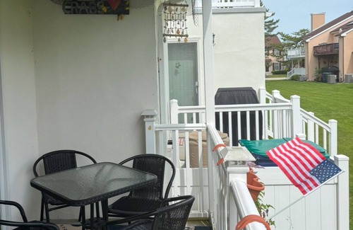 Southend Maison | Brigantine 3 bedroom with balcony & walk to beach!