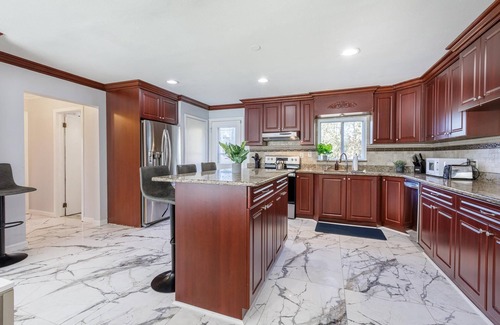 Commerce Township Maison | Bright, Beautiful 4BR/2BA Commerce Twp Getaway!