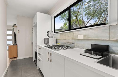 Bomaderry Appartement | Bright 1-Bed Apartment with Garden Views
