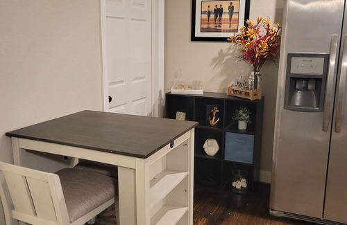 Lower Greenville Maison | Bright 1 Bedroom with Gourmet Kitchen