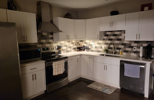 Lower Greenville Maison | Bright 1 Bedroom with Gourmet Kitchen