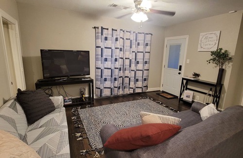 Lower Greenville Maison | Bright 1 Bedroom with Gourmet Kitchen