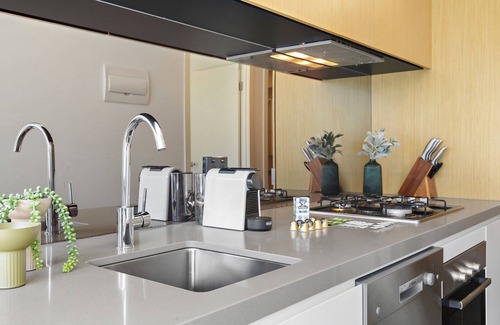 Flemington Appartement | Bright 1BR Apartment Near Maribyrnong River
