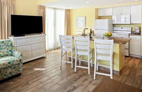 Ormond Beach Station Balnéaire | Bright 1BR w/Ocean Views, Private Balcony, Resort Amenities & Full Kitchen