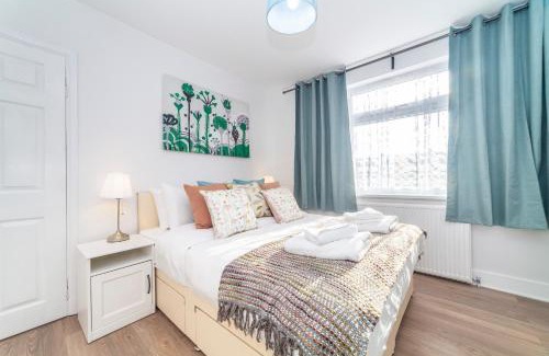 Enfield Highway Appartement | Bright 2 BDR Apartment w Parking