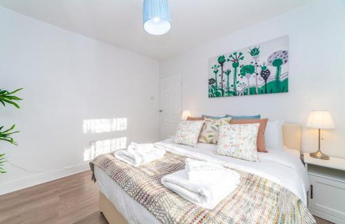 Enfield Highway Appartement | Bright 2 BDR Apartment w Parking