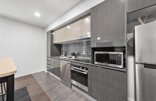 Gungahlin Appartement | Bright 2-Bed Apartment with Scenic Balcony