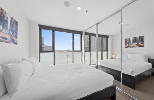 Gungahlin Appartement | Bright 2-Bed Apartment with Scenic Balcony