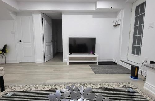Angus Appartement | Bright 2 Bedroom Basement Apartment in Angus