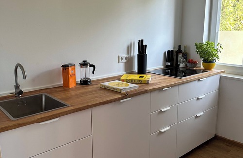 Lohausen Appartement | Bright 2-room apartment with large terrace near the trade fair and airport