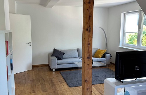 Lohausen Appartement | Bright 2-room apartment with large terrace near the trade fair and airport