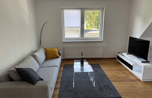 Lohausen Appartement | Bright 2-room apartment with large terrace near the trade fair and airport