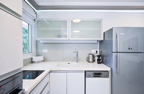 Tel Aviv Appartement | Bright 2BR Apartment with Balcony in Dizengoff by HolyGuest