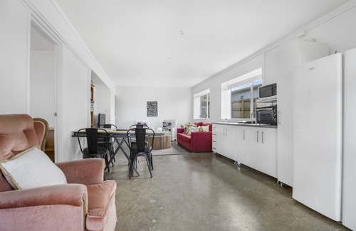 Saint Johns Maison | Bright 3-Bedroom Unit - WiFi & Parking