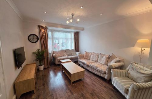 Barkingside Appartement | Bright 3BD Family Home with Garden Barkingside