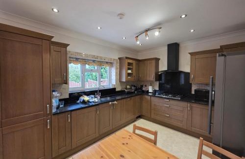 Barkingside Appartement | Bright 3BD Family Home with Garden Barkingside