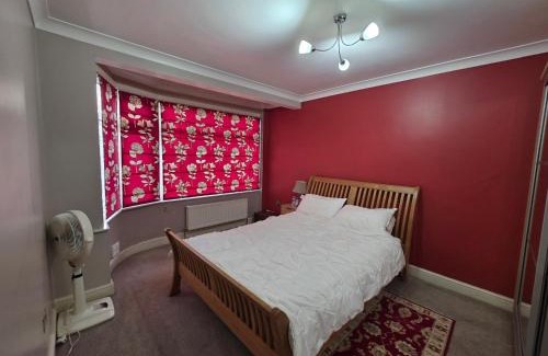 Barkingside Appartement | Bright 3BD Family Home with Garden Barkingside
