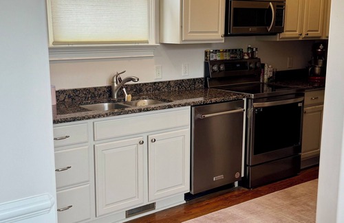 Buena Vista Maison | Bright & Airy 2-bed, 2.5-bath house in historic Germantown, Nashville