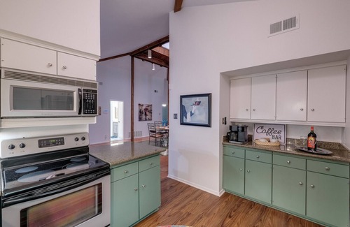 Oak Park - Northwood Maison | Bright & airy 3 bedroom home centrally located in zip 78209!