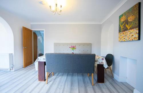 Ely Maison | Bright & Airy 4x Bed House with Parking