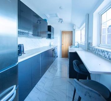 Ely Maison | Bright & Airy 4x Bed House with Parking