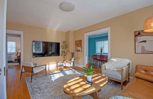 Wilmington Maison | Bright & Airy Apartment w Massive Master Suite