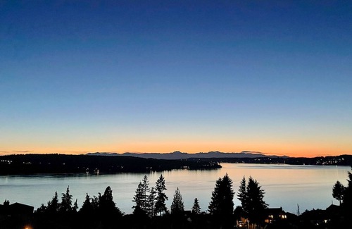 University Place Maison | Bright & Airy Home with Free WiFi, Full Kitchen, & 180-Degree Puget Sound Views