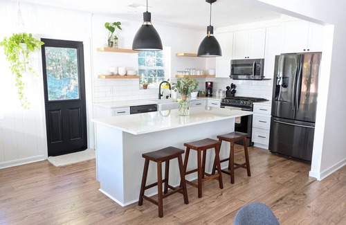 Gainesville Maison | Bright & Airy HOUSE for 12, Walk to Campus!