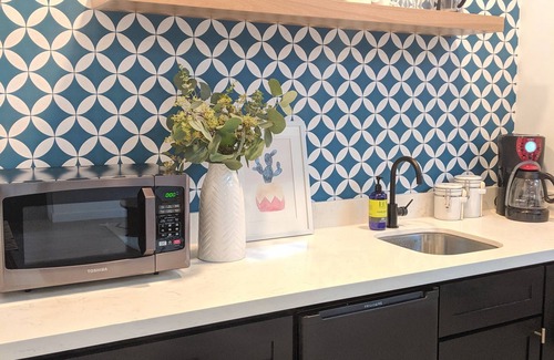 Gainesville Maison | Bright & Airy HOUSE for 12, Walk to Campus!