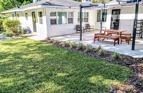 Gainesville Maison | Bright & Airy HOUSE for 12, Walk to Campus!
