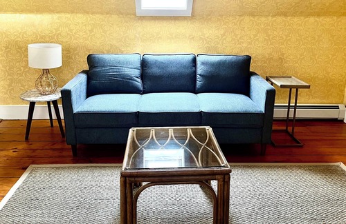 Yarmouth Appartement | Bright and airy 2nd floor apartment