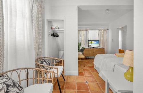 Flamingo Parks Appartement | Bright and Airy Apartment on Flamingo Dr