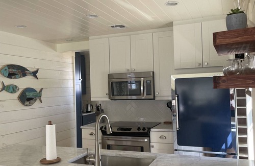 Manasquan Maison | Bright and Airy Beach House-close to beach and inlet for paddleboard/kayaking