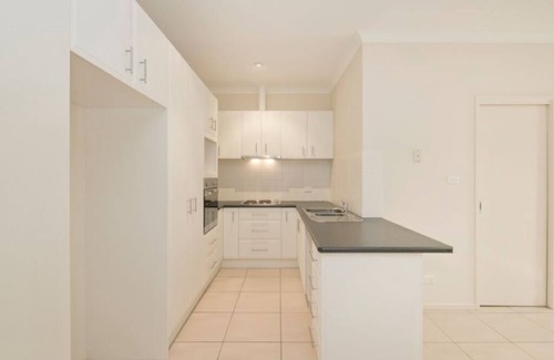Gungahlin Maison | Bright and beautiful 3bd house in central Gungahlin, sleep 6 FREE WiFi