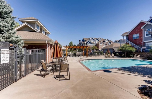 Aurora Copropriété | Bright and Beautiful Main Floor Condo