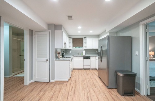 Roswell Appartement | Lumineux et charmant appartement sous-sol près du centre-ville de Roswell