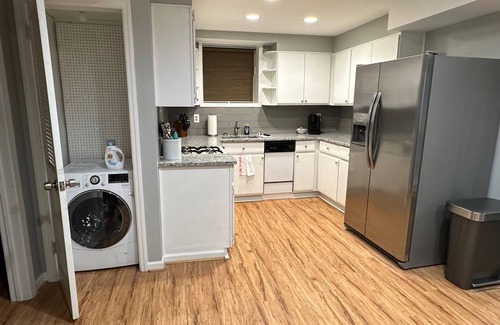 Roswell Appartement | Lumineux et charmant appartement sous-sol près du centre-ville de Roswell