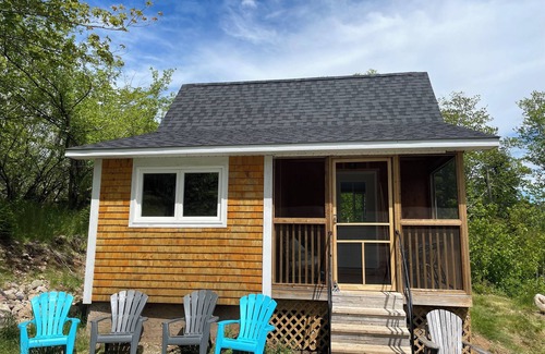 Saint Anns Cabine | Bright and charming cabin on the Cabot Trail overlooking St. Ann’s bay.