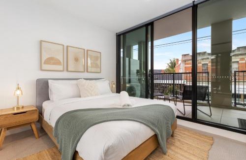 Fitzroy North Appartement | Bright and Modern 1BR Apt with Balcony and Car Park