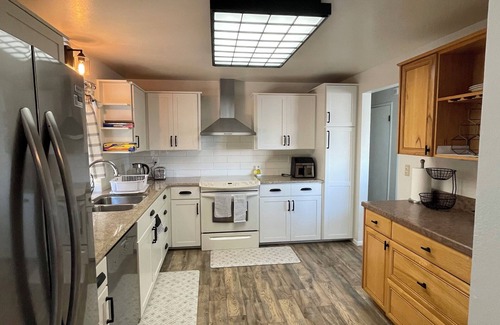 Seattle Metro Area Maison | Bright and Modern 3-bedroom House in Seattle with Backyard Oasis