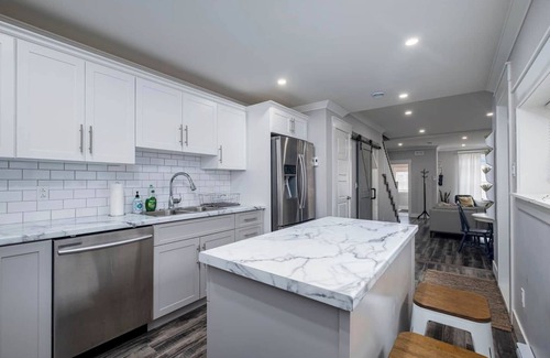 Downtown St. John's Maison | Bright and Modern Downtown St. John's Rowhouse