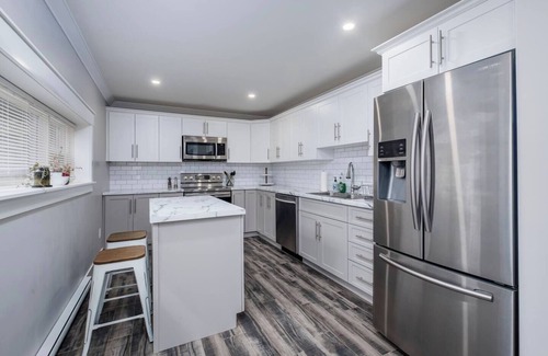 Downtown St. John's Maison | Bright and Modern Downtown St. John's Rowhouse